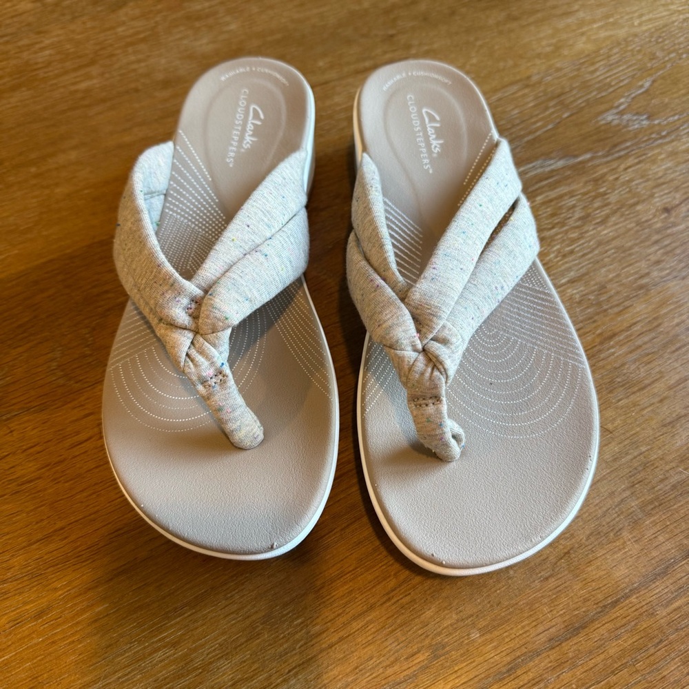 Clarks Cloudsteppers Women's Tan/Grey Platform Thong Sandals Size 9 - Picture 3 of 6